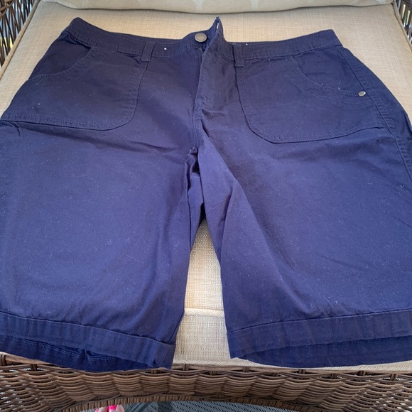 New  classic style,never worn - Picture 1 of 6